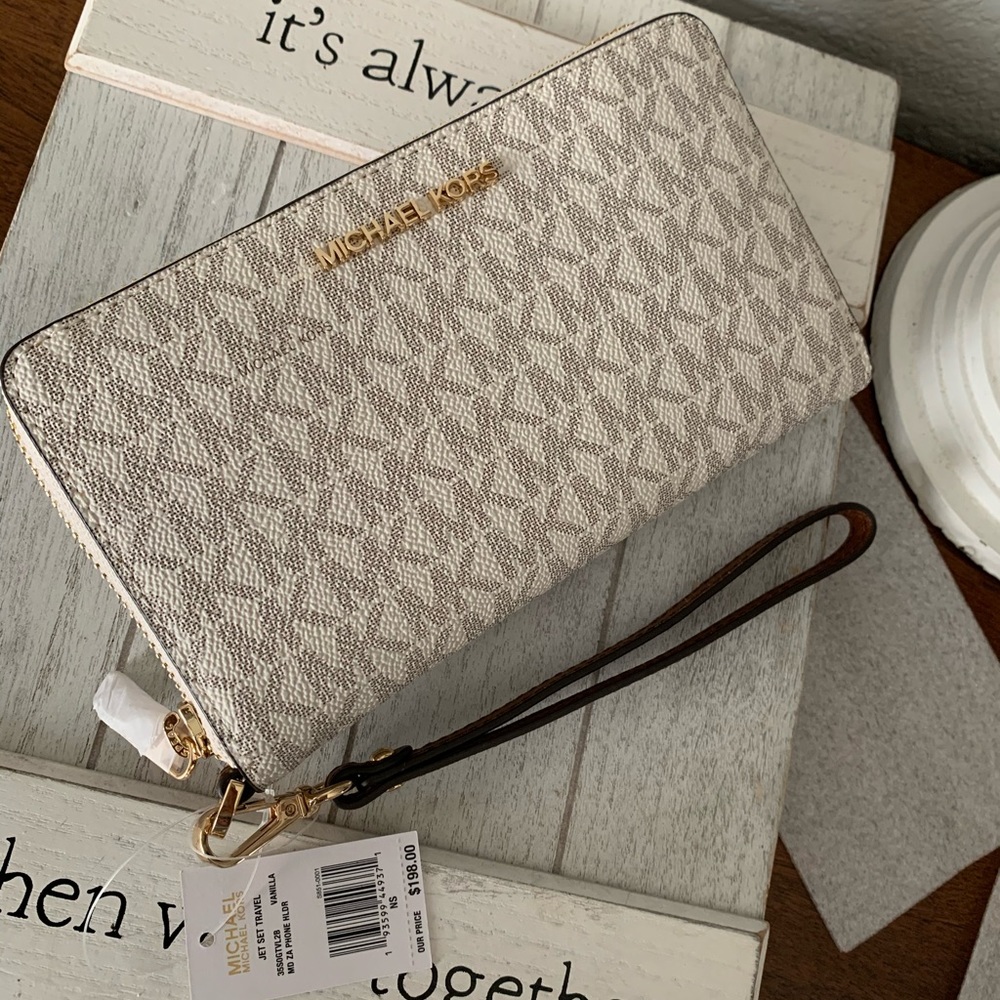 3in 1 new MK ♥️ wallet/ wirstlet/ phone holder - Picture 9 of 9